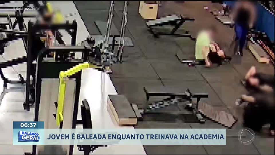Jovem é baleada enquanto treinava na academia