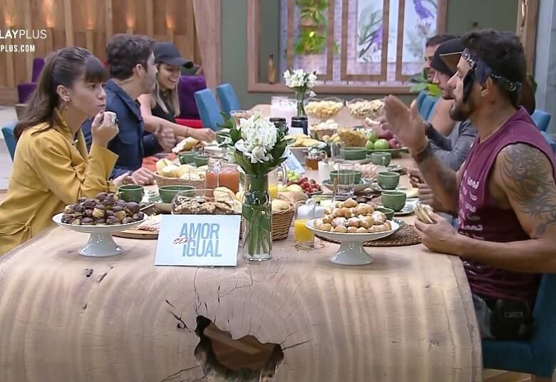 Os confinados receberam na última sexta (6) a visita de Thiago Rodrigues e Dani Moreno, atores da novela Amor Sem Igual, que estreia na próxima terça-feira (10), a partir das 20h30. Eles ainda conferiram o teaser da nova produção da Record TV