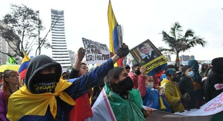Colombianos voltaram às ruas para protestar contra o presidente Iván Duque
