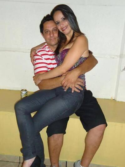 A comissária de bordo Michelli Nogueira Arrabal foi encontrada morta
dentro de uma mala na rodovia Dom Pedro I, km 50, sentido Igaratá, em Nazaré
Paulista, a 53 km da capital, em 9 de março de 2015. O suspeito de ter
assassinado a vítima é tio dos atores Kayky e Sthefany Brito. A relação entre a
família já foi muito conturbada. Julio Arrabal foi encontrado morto dentro da
casa onde vivia com a mulher