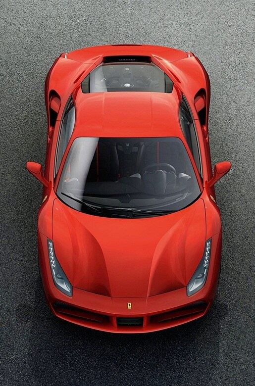 Como era de se esperar, o 488 GTB oferece sistema de freios de alta performance, com discos de carbono-cerâmica, material mais leve que de resfriamento mais rápido. Os discos têm 398 mm na dianteira e 360 mm na traseira. Segundo a marca italiana, os conjuntos reduziram em 9% a distância de frenagem em relação ao 458 Italia