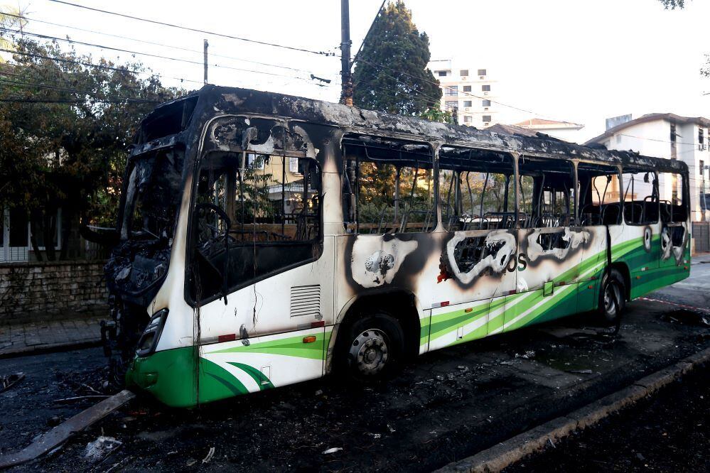 Torcedores santistas provocaram destruição generalizada na Vila Belmiro