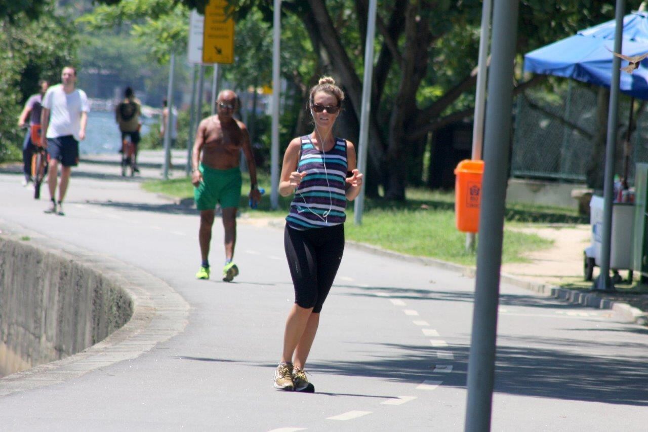 Atriz fez uma série caprichada de alongamento