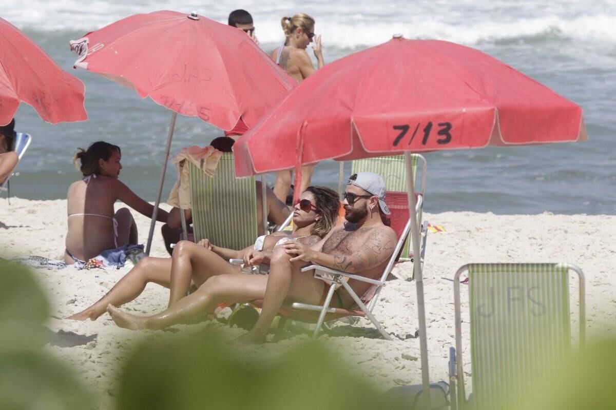 Lado a lado, tomaram sol