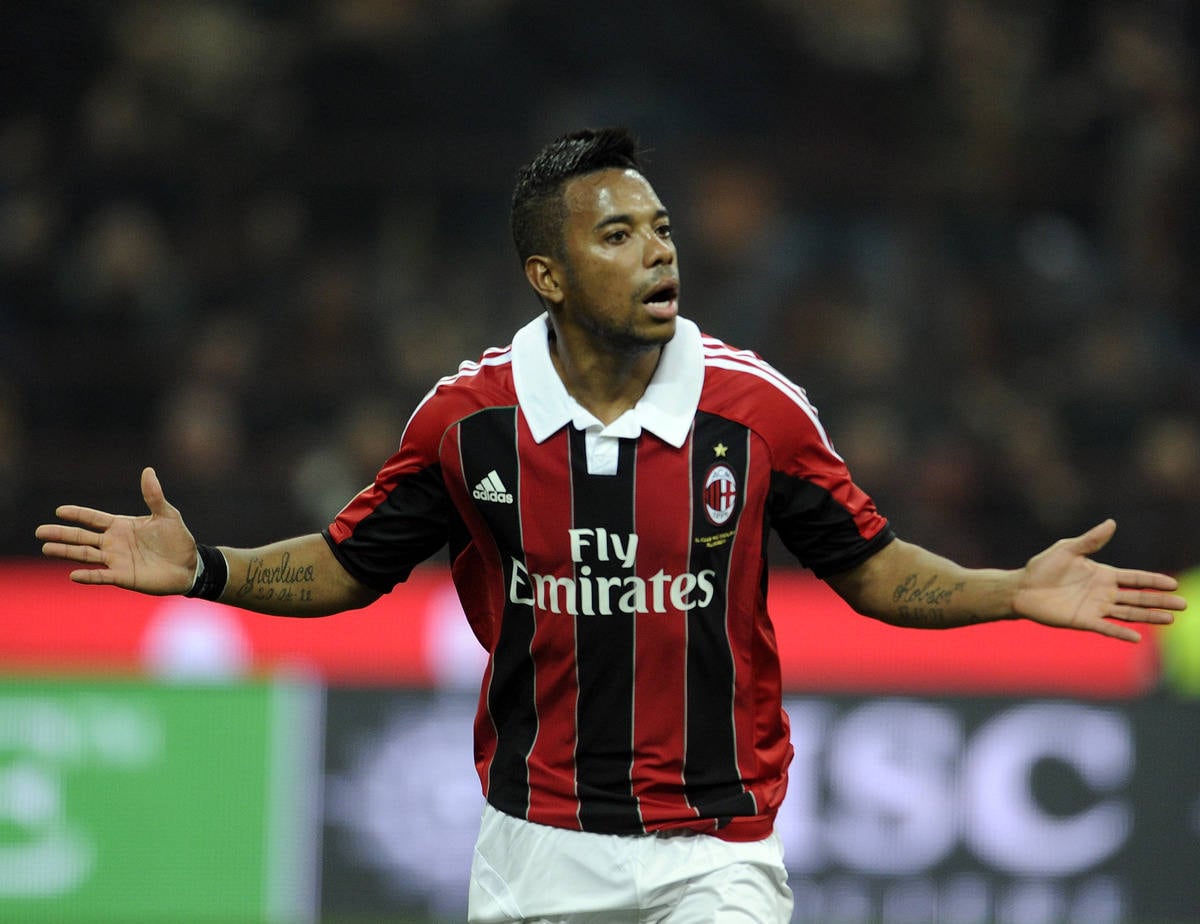 Outra negociação bastante comentada no últimos dias foi a possível troca entre Robinho e um atleta do Santos. O Milan cederia o camisa 7 e daria mais R$ 12 milhões...