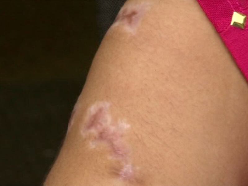 Assim que chegou em Salvador, Nayara foi recebida por Ingrid
e foram para um bar no município de Lauro de Freitas, na região metropolitana
de Salvador. Lá, as duas foram abordadas por três homens, entre eles, um
adolescente, e levadas para uma outra localidade na cidade