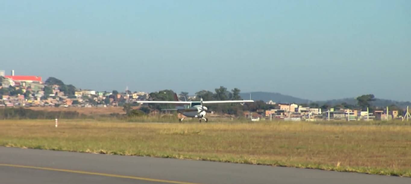 Aeródromo fina em bairro residencial de BH