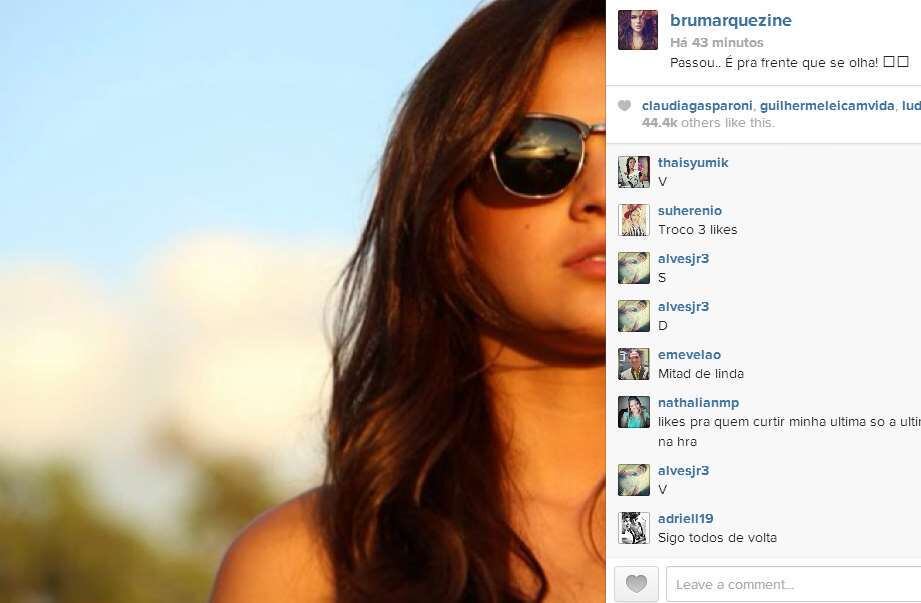 Pouco tempo depois foi a vez de Marquezine também deixar seus seguidores curiosos ao escreveu:

— Passou...É para frente que se olha!