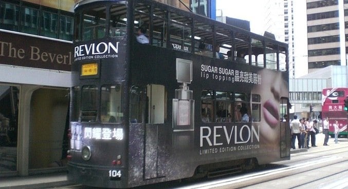 Revlon listou ativos e passivos entre US$ 1 bilhão e US$ 10 bilhões