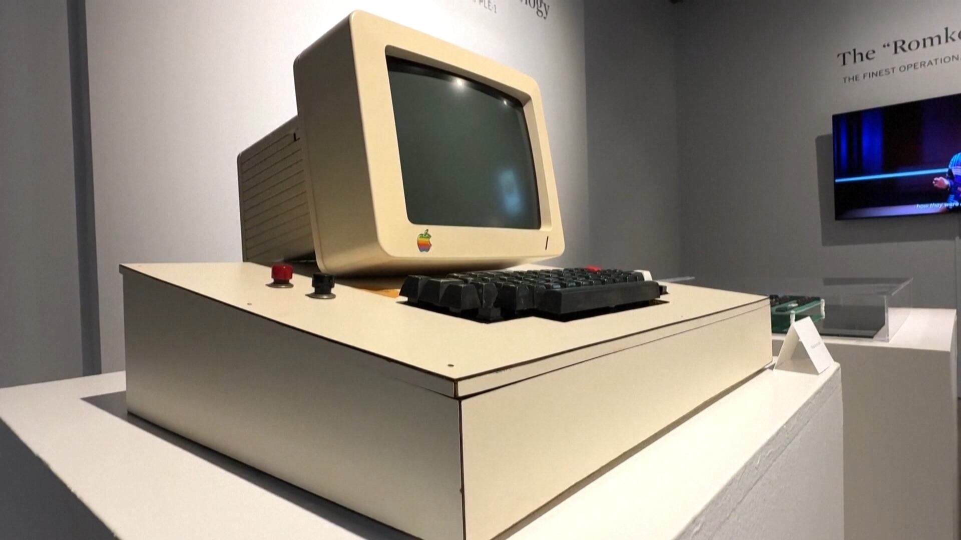 Primeiro computador criado por Steve Jobs vai a leilão em Nova York