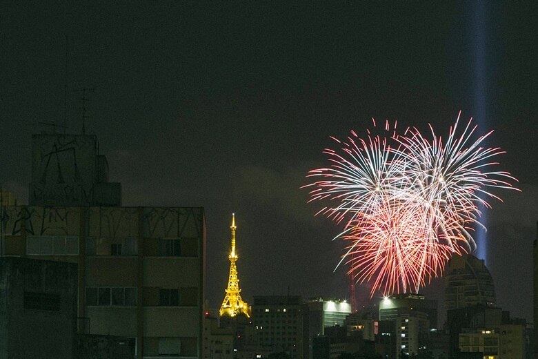 Queima de fogos de artifício durante Festa de Réveillon em São Paulo (SP)
