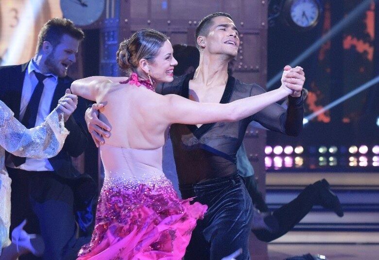 Apesar das boas notas, Mika e Bárbara foram os eliminados da noite. Restam agora somente três duplas na disputa pelo prêmio de R$ 500 mil. Quem será que leva? Fique ligado no Dancing Brasil, às segundas, para saber. É ao vivo, a partir das 22h30, na Record TV.