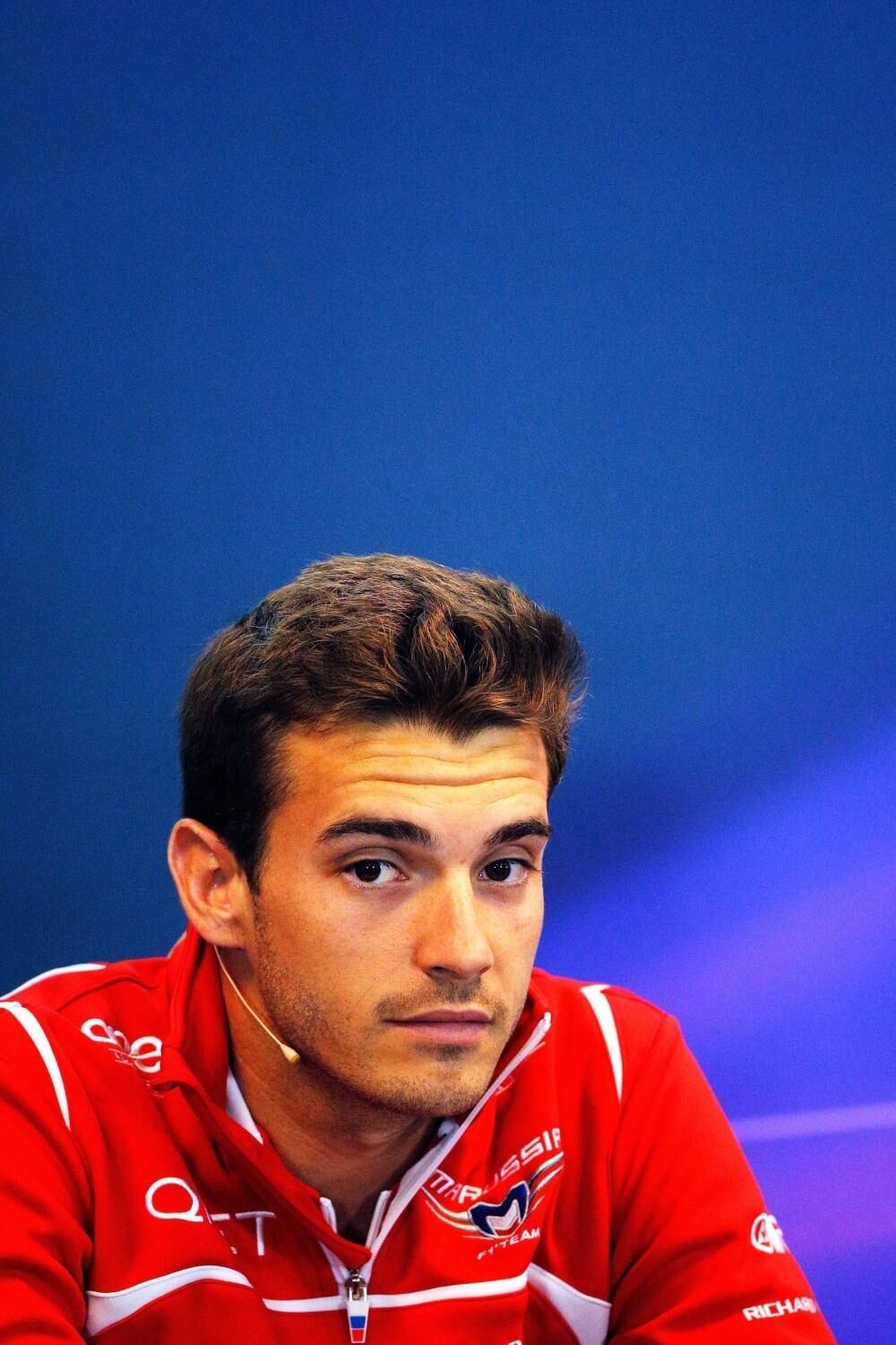 De
acordo com a imprensa europeia, o piloto permanece fora do coma e respirando
sem a ajuda de aparelhos, mas seu estado neurológico segue inalterado desde o
acidente, e ele continua inconsciente