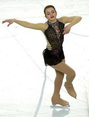 Isadora Williams, patinadora brasileira de apenas 18 anos, foi a primeira representante do Brasil na modalidade. A moça, que acabou em 30º lugar, visa incentivar o esporte dentro do país