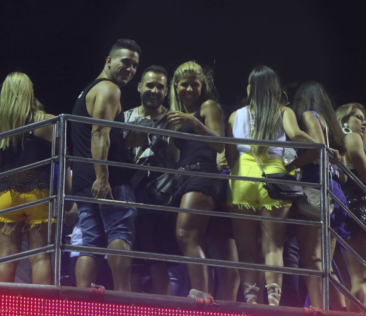 André, a assessora e mais um amigo ficaram de olho na pipoca