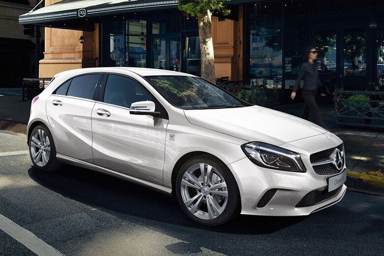 15°) Mercedes-Benz Classe A - 728 unidades - Já foi fabricado em Juiz de Fora, Minas Gerais, durante 6 anos, de 1999 a 2005. Hoje está em sua segunda geração que vem lá de 2004 e atualmente o hatch é importado da Alemanha