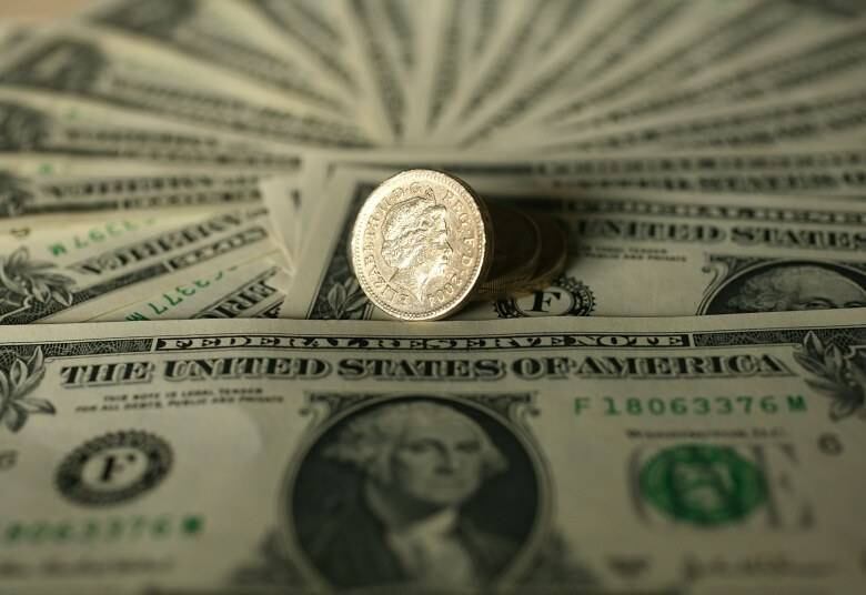 O dólar à vista negociado no balcão cedeu 0,41%, para R$ 2,2130, na mínima da sessão