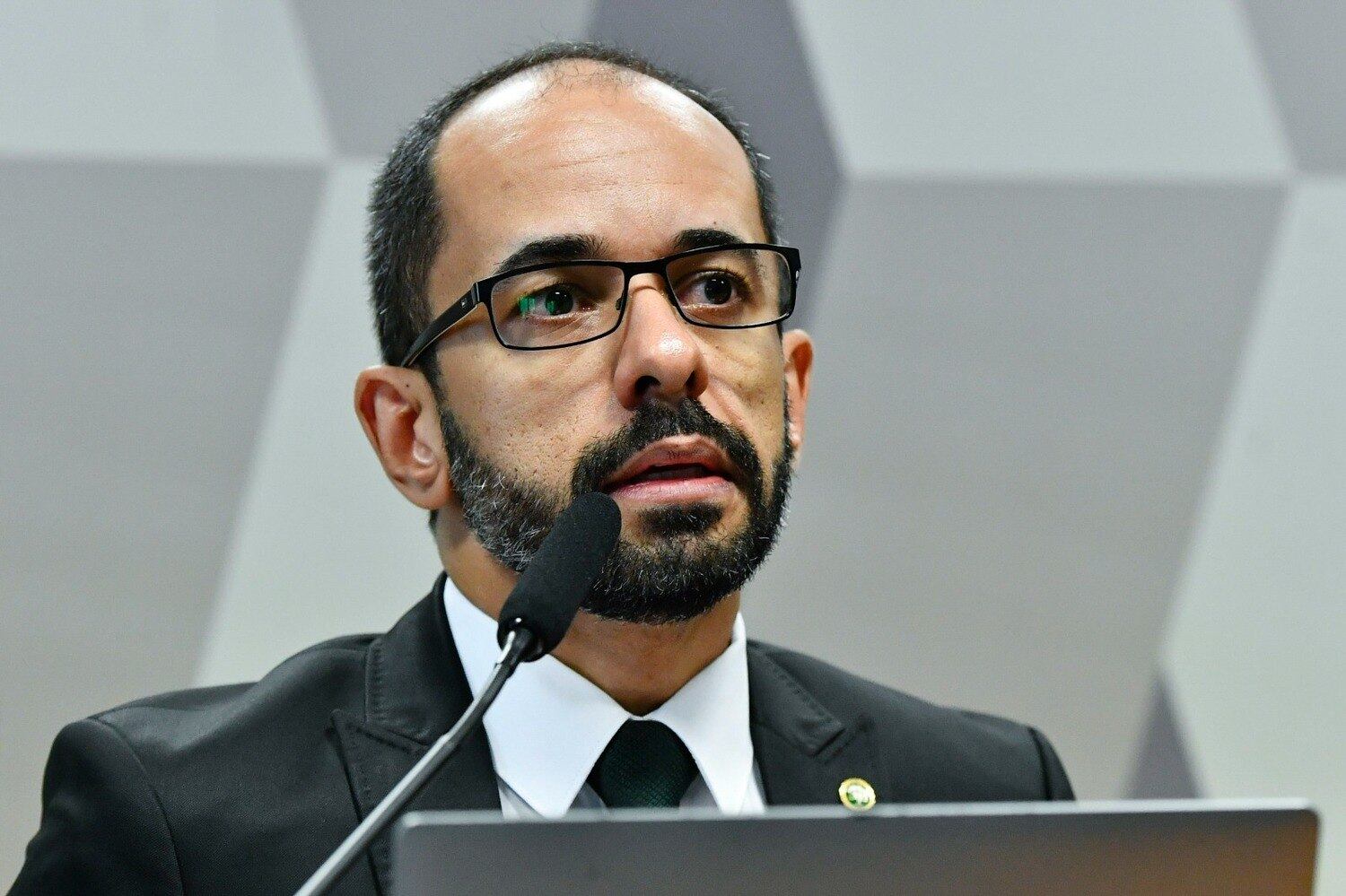 Magalhães ainda terá que ser aprovado no plenário