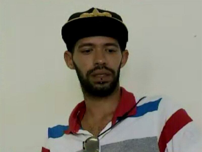 Rafeal Pinheiro disse
que, quando percebeu que o menino estava desfalecendo, pegou a criança, de
apenas dois anos, e colocou dentro de cooler, caixa térmica usada para colocar
bebidas, e levou até as dunas de Itapuã para ser desovada