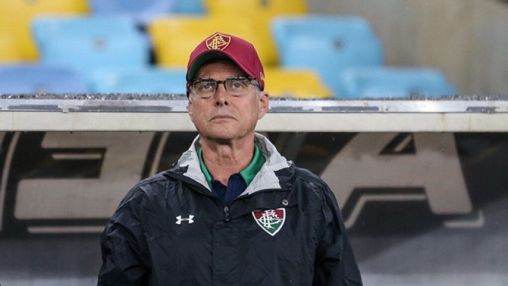 Oswaldo de Oliveira, recém-dispensado pelo Fluminense, já havia comandado o clube das Laranjeiras em 2001,2002 e 2006. Também comandou o Vasco, em 2000, o Flamengo, em 2003 e o Botafogo, em 2012 e 2013, ano em que foi campeão estadual.