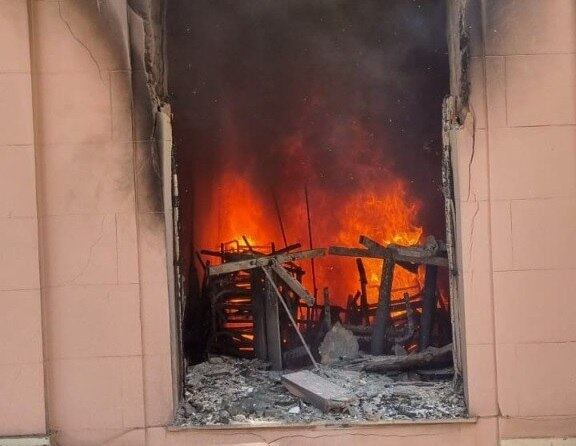 Incêndio começou em uma das salas da instituição