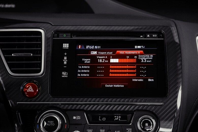 O visor de 7 polegadas é touchscreen e permite acessar uma série de funções, incluindo dados do veículo

Saiba tudo sobre carros! Acesse www.r7.com/carros