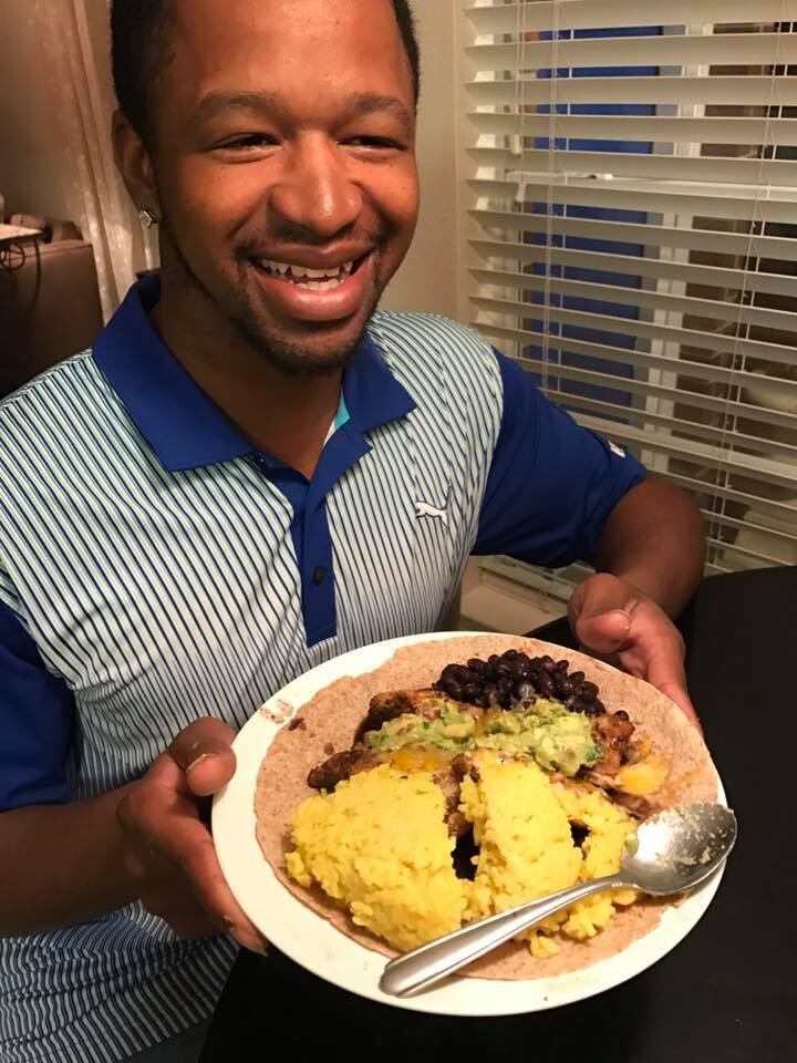 Além de compartilhar a trajetória do morador de rua com outras pessoas, Ginger também ajudou-o com roupas, comida e tratamento médico. Hoje, Victor mora com a americana e seu marido:

— Ele pode ficar conosco por quanto tempo quiser.