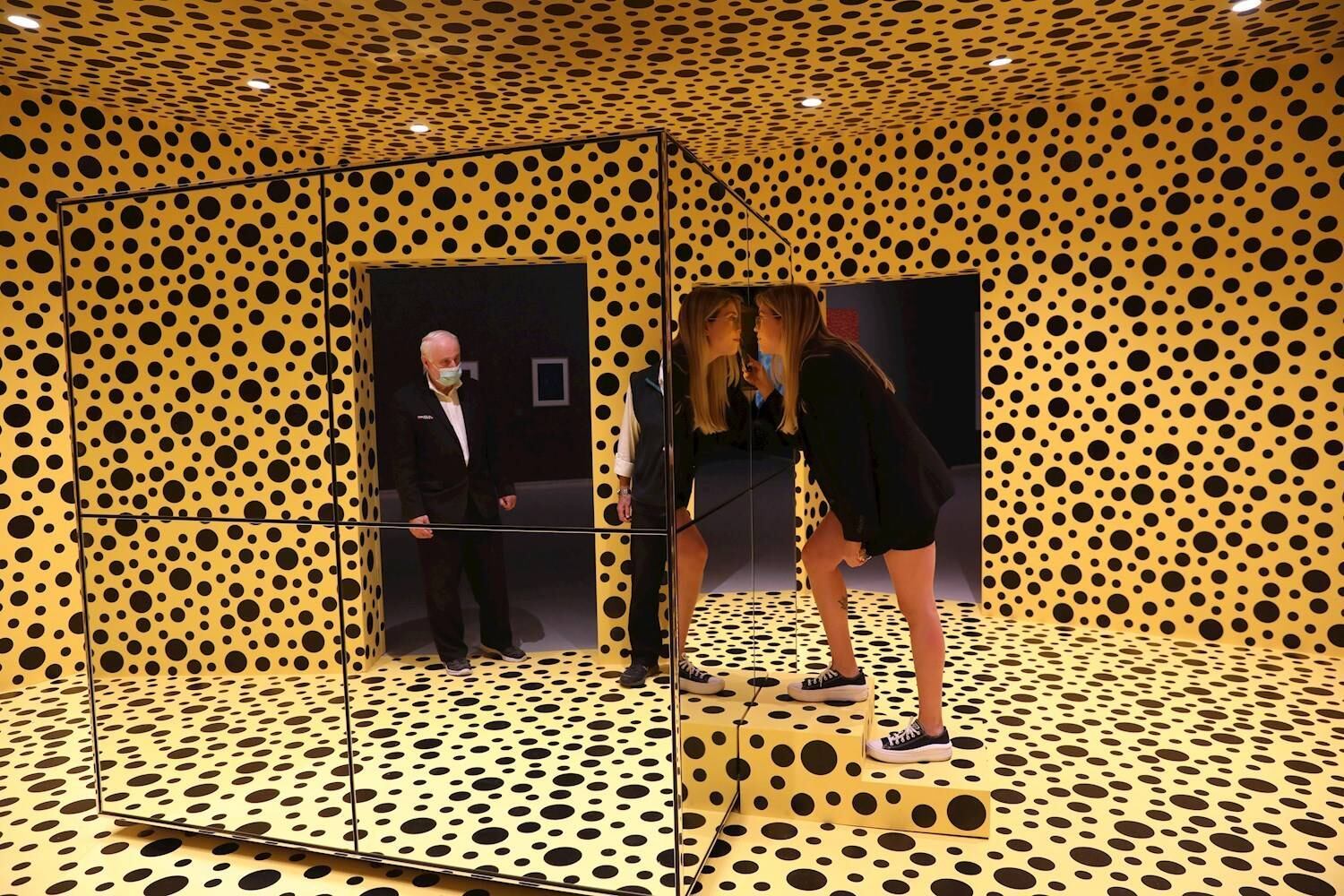 Tel Aviv (Israel), 31/10/2021.- A view of the installation 'The Spirits of the Pumpkins Descended into the Heavens' inside the exhibition 'Yayoi Kusama: A Retrospective' of Japanese artist Yayoi Kusama during a press review at the Tel Aviv Museum of Art, in Tel Aviv, Israel, 31 October 2021. The exhibition will open to public from 15 November to 23 April 2022. (Abierto, Japón, Estados Unidos) EFE/EPA/ABIR SULTAN