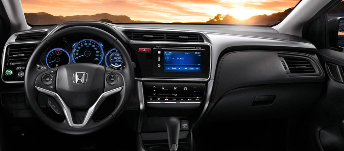 Esteticamente, o novo City promete impressionar e pode até "roubar" vendas do Civic, uma vez que oferecerá (na versão top) o inédito câmbio CVT com simulação de sete marchas e uma lista recheada de equipamentos

Saiba tudo sobre carros! Acesse www.r7.com/carros