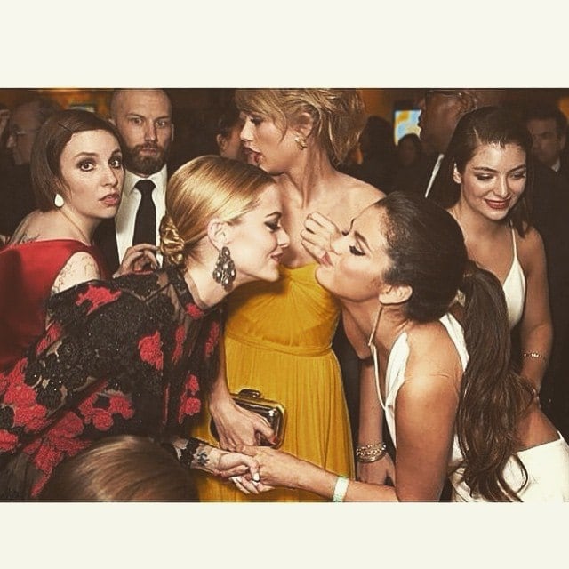 Com o apoio das amigas, a cantora deu a volta por cima! Sempre ao lado de Taylor Swift e companhia, a morena se cercou de gente positiva, longe do drama que a fez dar entrada na rehab no início de 2014