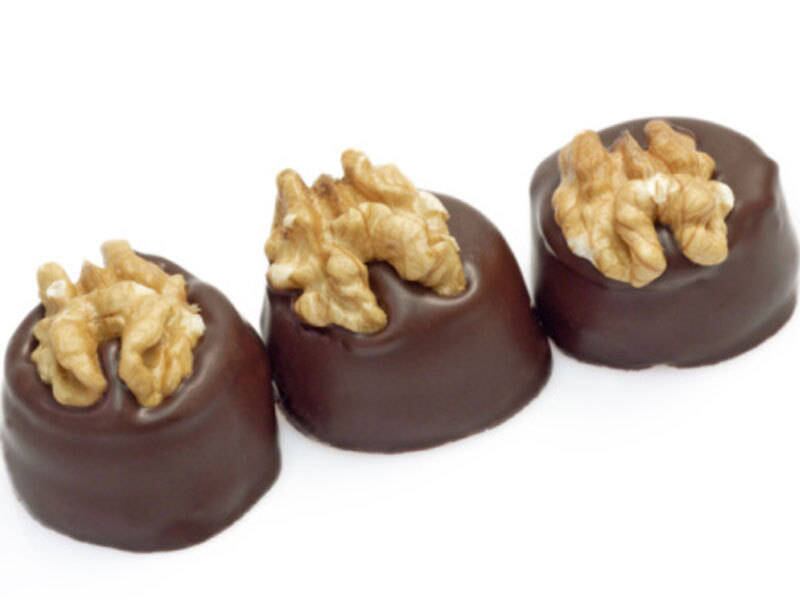 Locais especializados, que vendem
produtos naturais costumam oferecer várias versões da alfarroba. Em barra,
solúvel e até em suculentos bombons recheados. Que tal matar a vontade com
receita de bolo de alfarroba com coco? Veja a receita