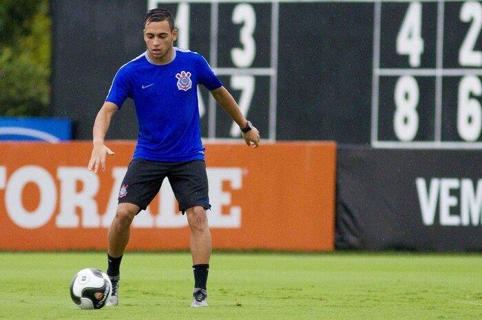 Maycon ganhou a confiança de Tite e entra na vaga de Rodriguinho