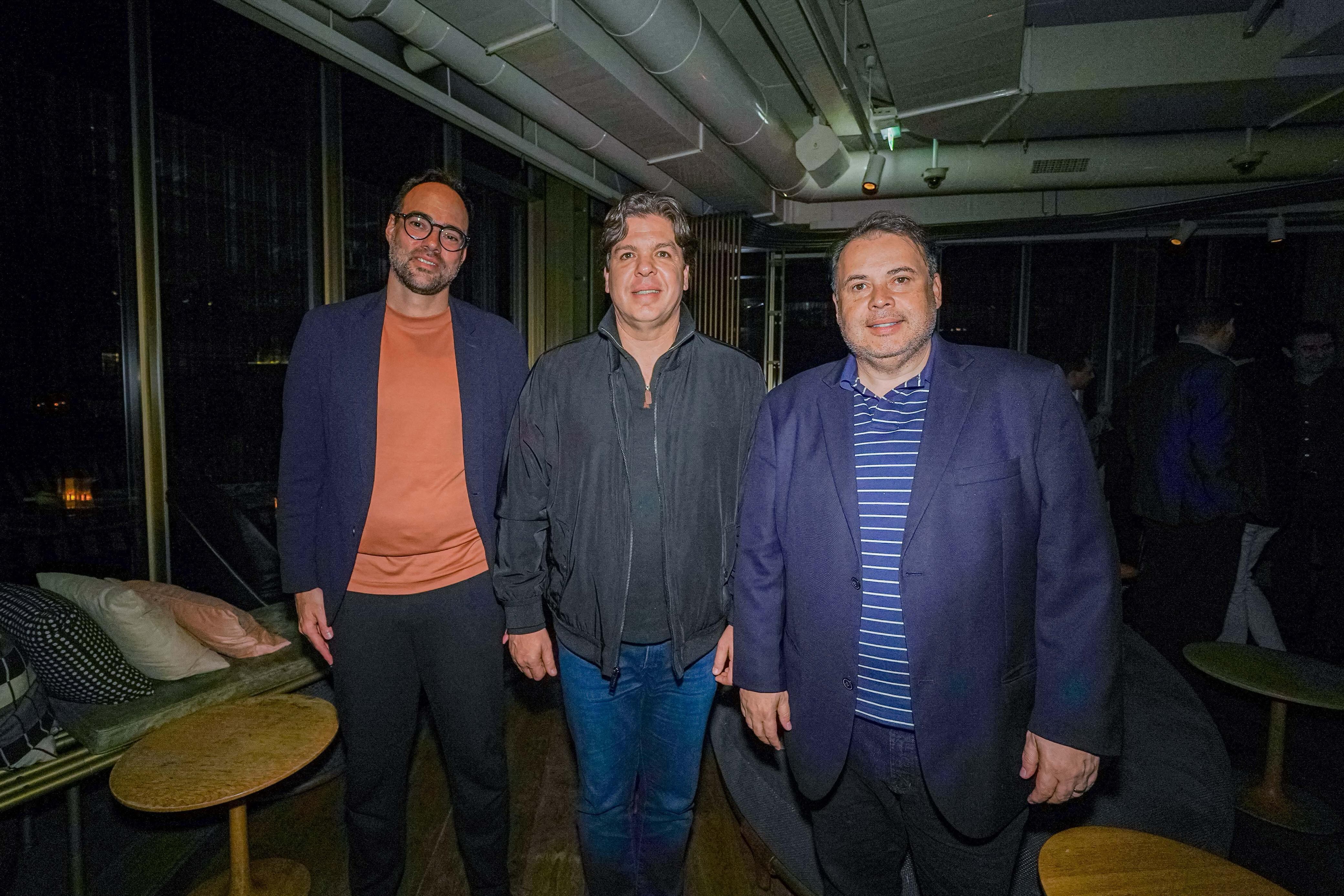 Samir Nobre (diretor-geral da Abratel), Frederico de Siqueira Filho (ministro das Comunicações) e Julio Cesar Ribeiro (presidente da Comissão de Comunicação da Câmara dos Deputados)
