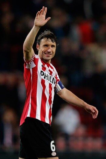 Van Bommel também deixou sua marca nas pernas de muitos adversários