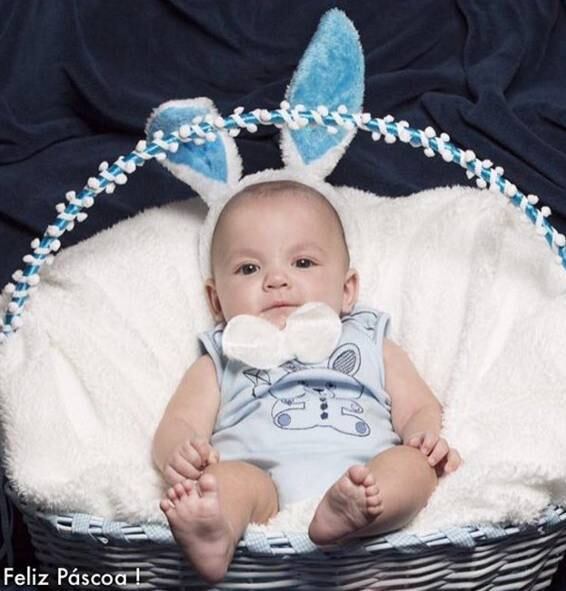 Adriana Garambone também mostrou o filho caracterizado por meio de uma rede social