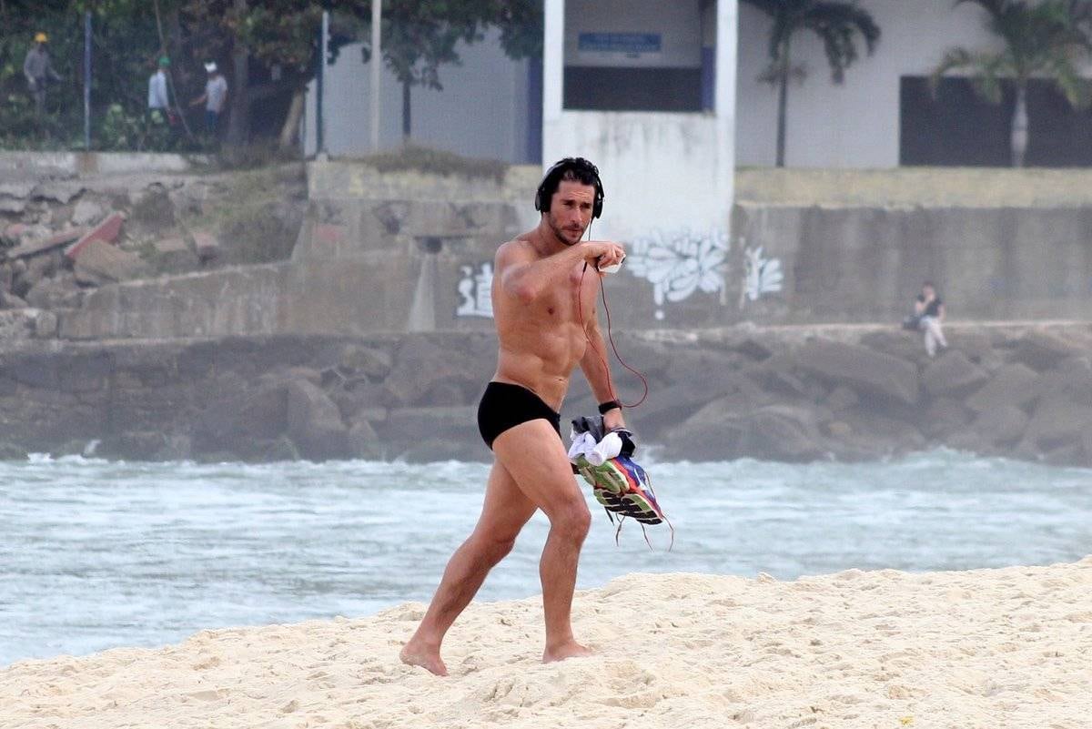 Flávio Canto se exercita na orla da praia da zona Sul do Rio, Rio de Janeiro