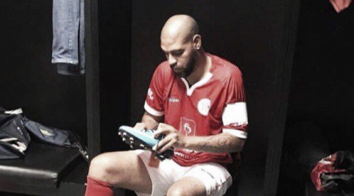 Adriano perdeu massa e explosão muscular. Físico de ex-jogador