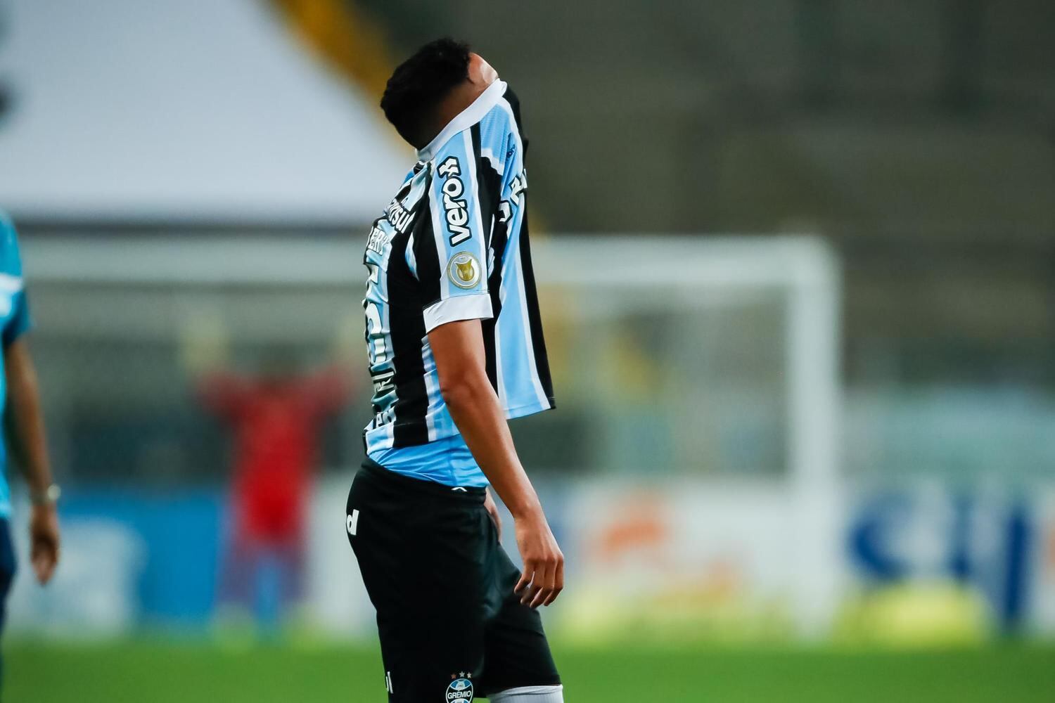 O Grêmio foi rebaixado para a Série B do Campeonato Brasileiro. Na última quinta-feira (9), o Tricolor venceu o Atlético-MG, porém a vitória do Juventude decretou a queda do Imortal para a Segunda Divisão pela terceira vez em sua história. Confira alguns erros que contribuíram para a queda do Tricolor