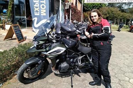 Em longas ou curtas viagens, a garupa aprova o conforto da Tiger 1200. Minha esposa em Socorro - SP