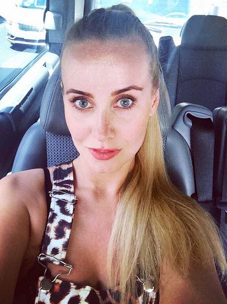 

Lola confessou ainda que ficou com medo das críticas que poderia receber
por conta do ensaio

Vídeo: Raul Gazolla e Lola Melnick vivem clima romântico no palco do Legendários

+ Legendários também está no Facebook. Curta!

+ Siga a atração de Marcos Mion no Twitter!
