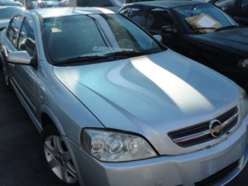 Este Astra Sedan Advantage 2008 pertence ao lote de número 6. Na cor prata, o carro parece estar bem conservado na parte exterior e pode ser adquirido pelo lance mínimo de R$ 6.000