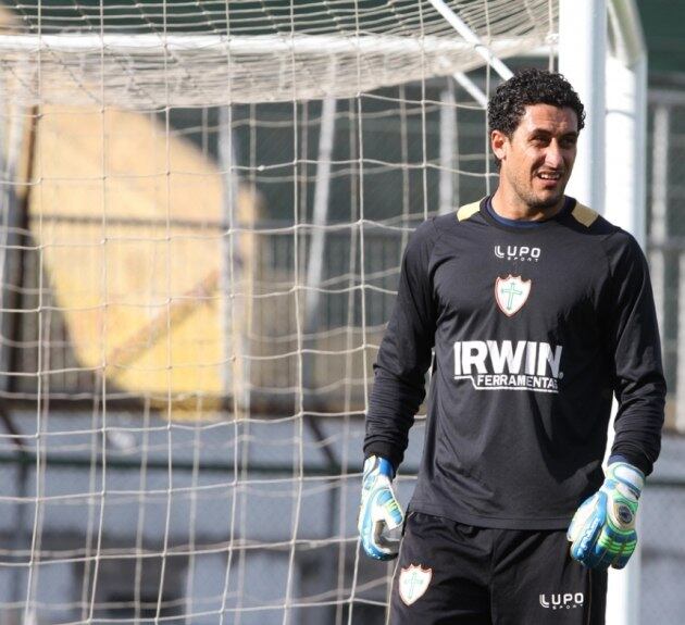 Em 2013, Lauro estava na meta da equipe titular da Portuguesa (que atualmente não tem divisão e, em 2019, disputará a Série A2). O hoje veterano goleiro estava no ano passado no Joinville (Foto: Reginaldo Castro/Lancepress! / LANCE!)