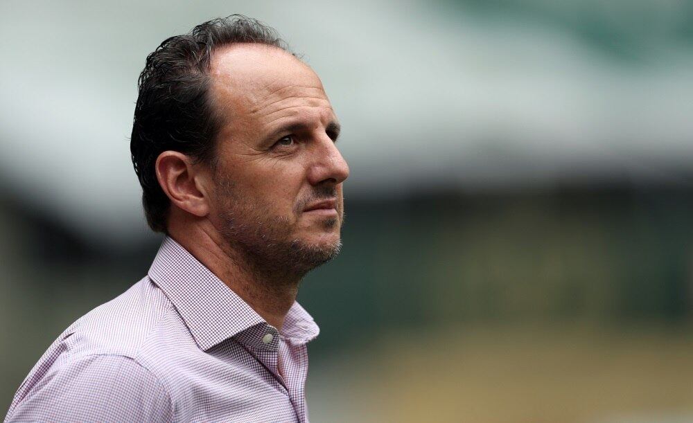 Rogério Ceni quer a contratação de mais um meia para o São Paulo