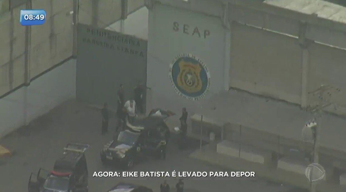 A
investigação em que Eike é citado apura esquema usado pelo ex-governador do Rio
de Janeiro Sérgio Cabral Filho (PMDB) e outros investigados para ocultar mais
de US$ 100 milhões remetidos ao exterior