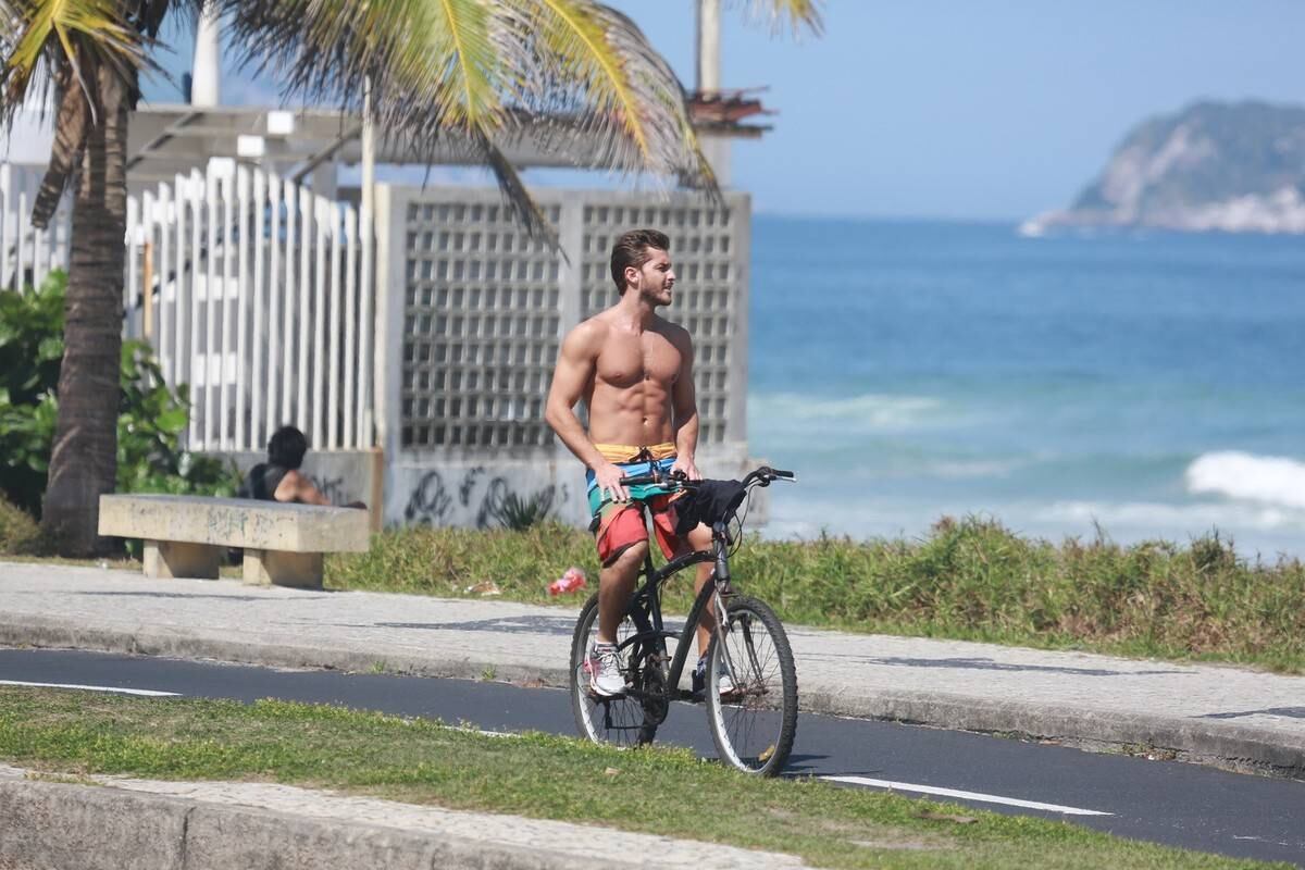 Parece que ele até fez pose de galã 