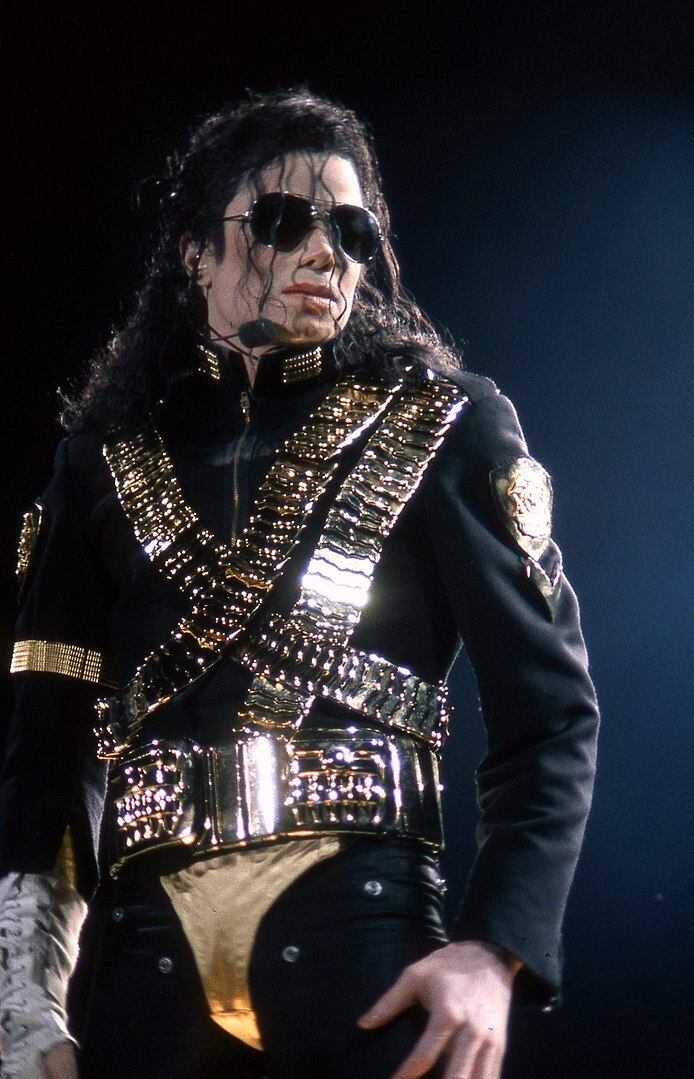 29 de agosto é dia de aniversário de nascimento de um dos maiores nomes da música mundial: Michael Jackson faria 64 anos.