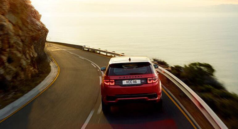 Transmissão é automática de nove velocidades e a tração é integral