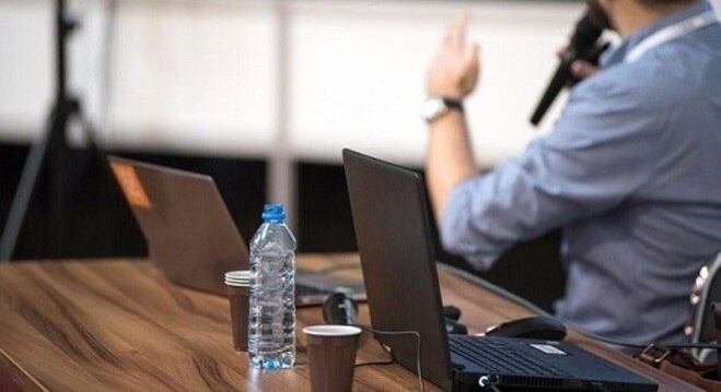Professores receberam o aviso quando acessaram a plataforma para dar aula