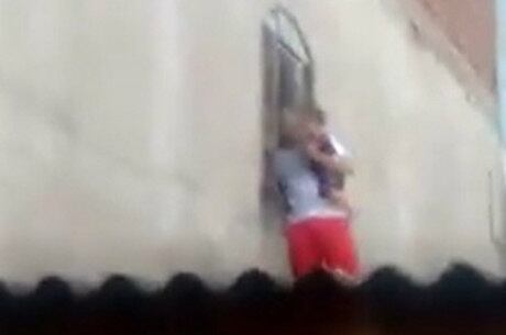 Bebê de sete meses foi abandonado em uma creche