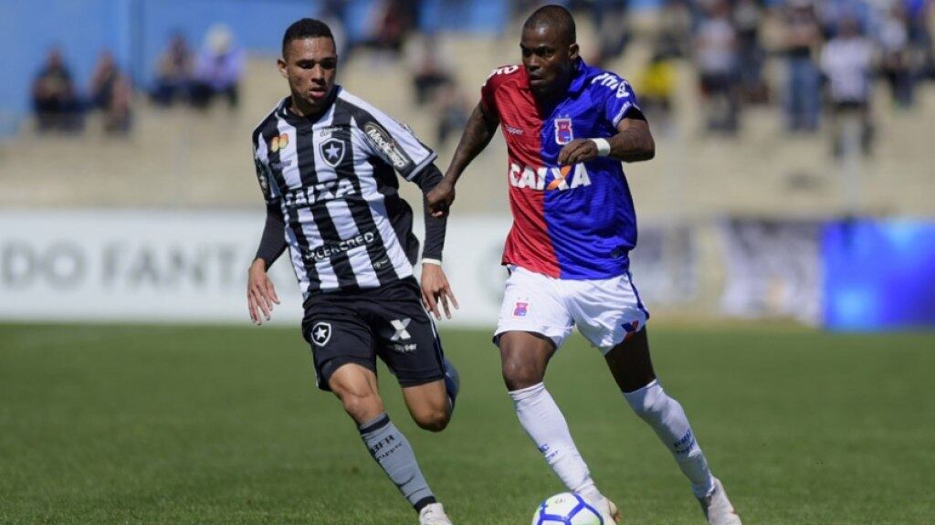 Quando o Paraná entra em campo, é Maicosuel que ostenta o 'título' de mais velho do elenco. O meia-atacante da equipe da Vila Capanema tem exatos 32 anos, dois meses e 21 dias